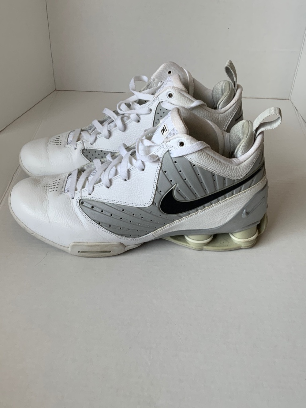 Men’s Nike Hightops white with gray and black details size 14